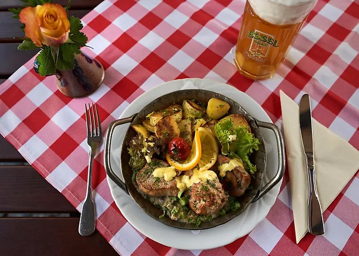 Отель Esloher Brauhaus Эслоэ